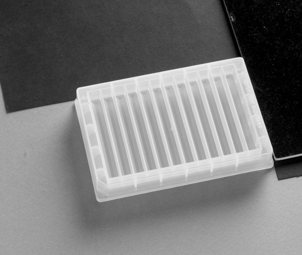84 ml  Reservoir plate: 12 compartment V bottom